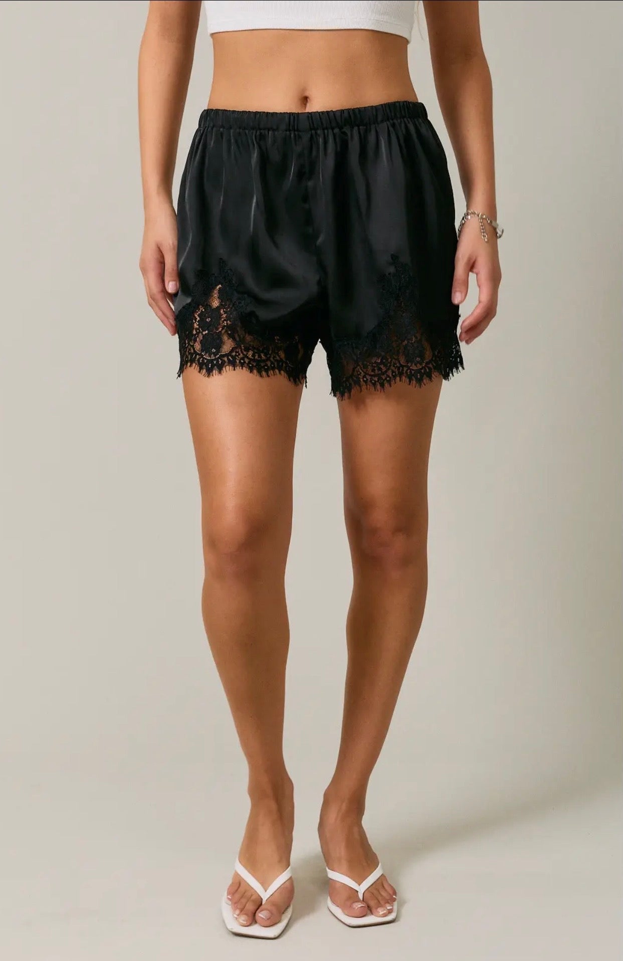 Satin short pants with lace