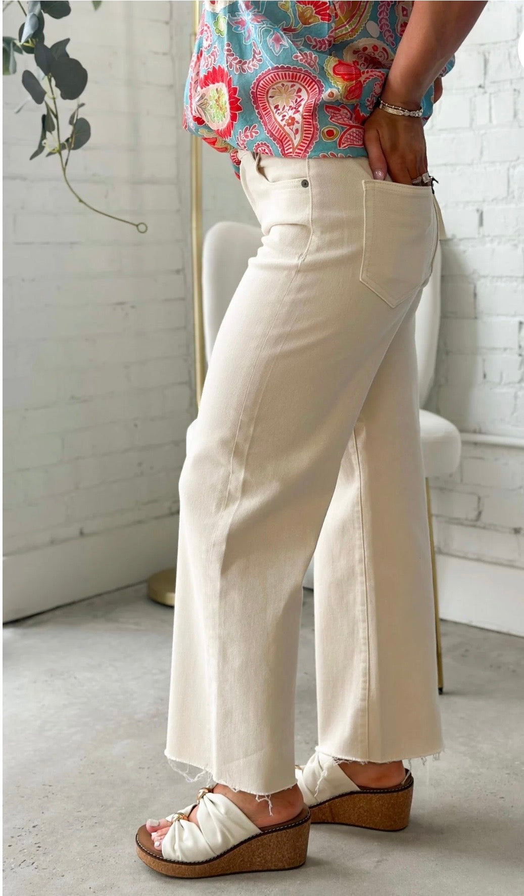 Risen Midrise Raw hem almond
