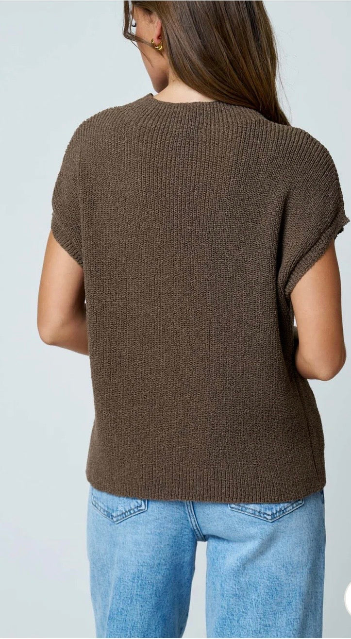 Pocket detail short sleeve sweater