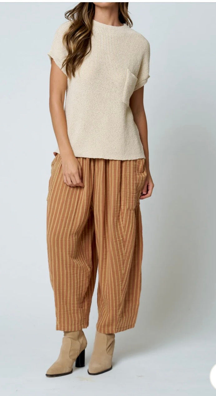 Pocket detail short sleeve sweater