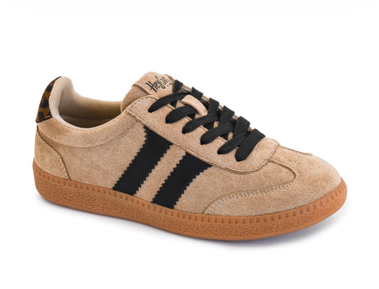 Corkys Heads up suede sneaker