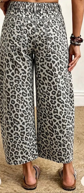 Gray leopard pant