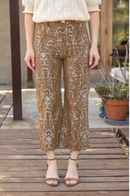 Front and back pocket floral jacquard pants