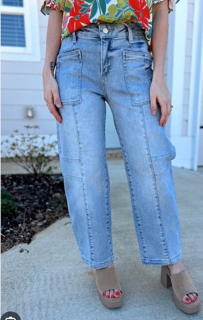 Slouchy boyfriend jeans patch pocket
