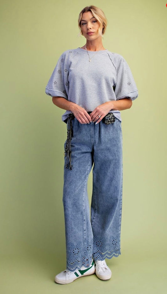 Balloon sleeve eyelet top