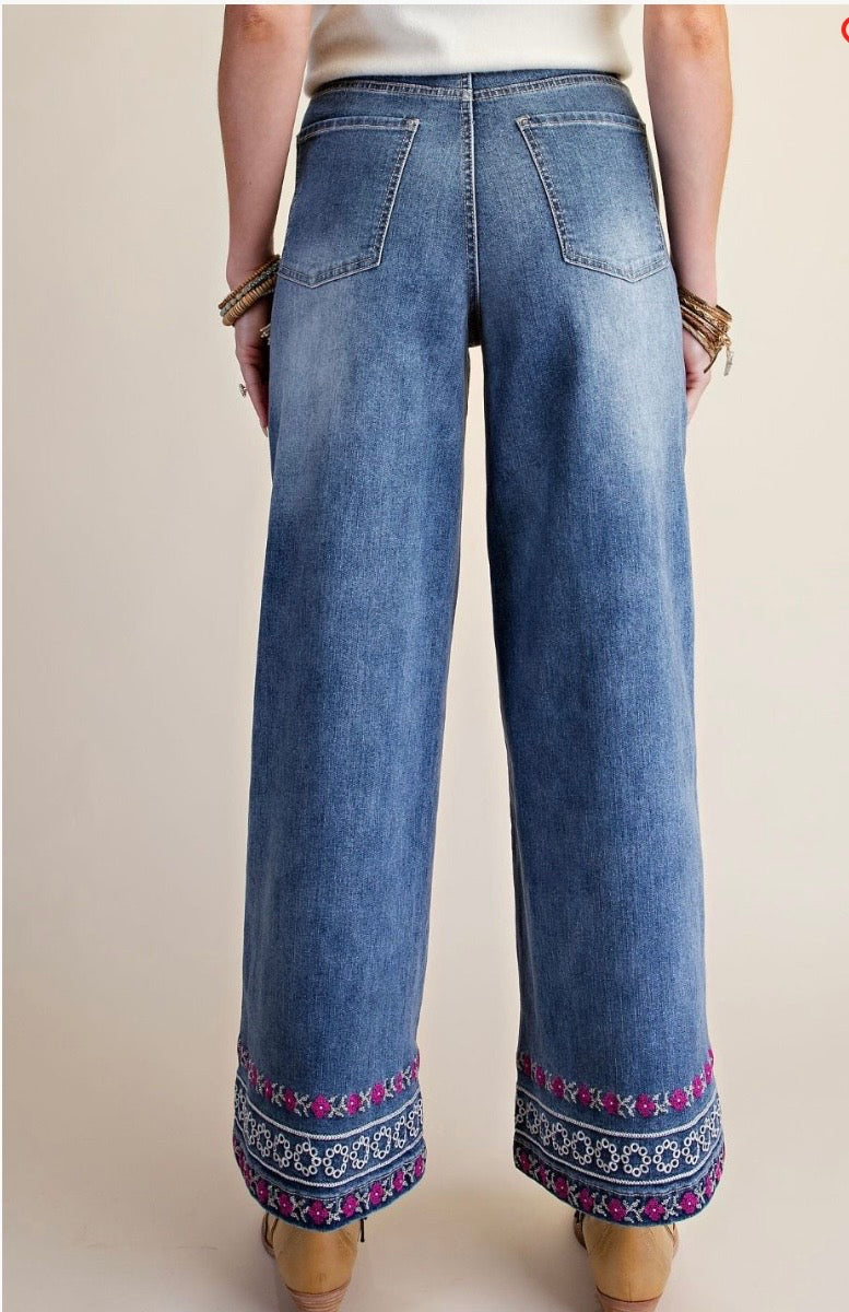 Easel embroidery enzyme washed jean