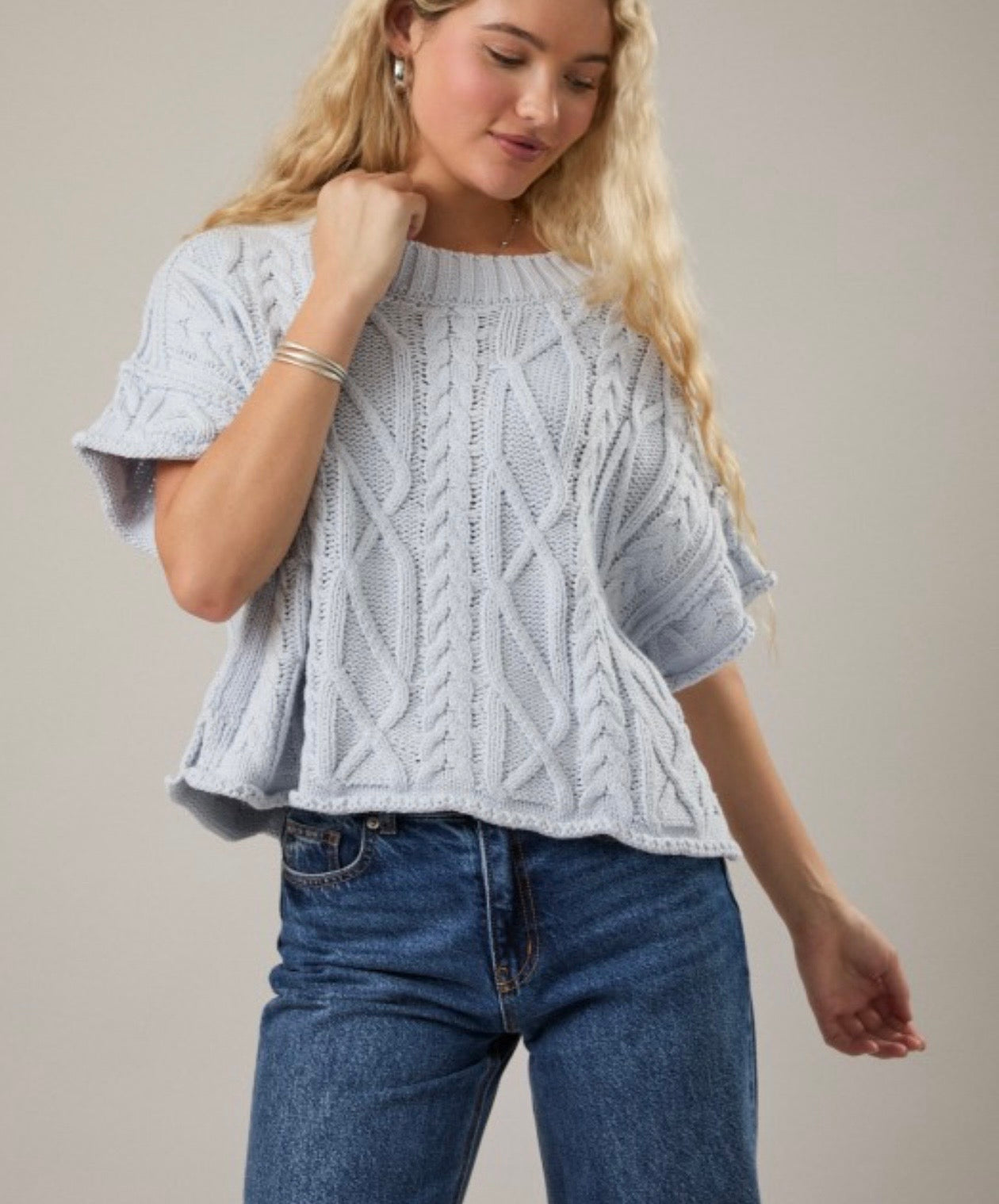 Round neck short sleeve sweater