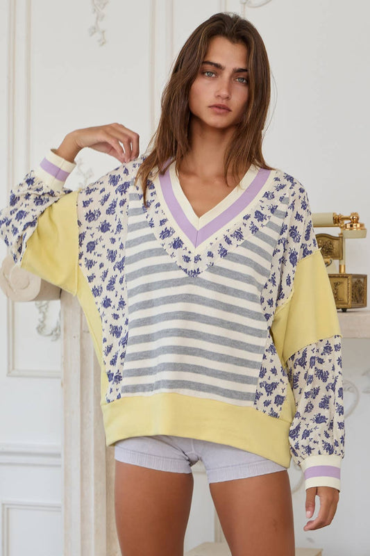 T2431 Contrast Details Stripe Print V-neck Sweatshirt Top
