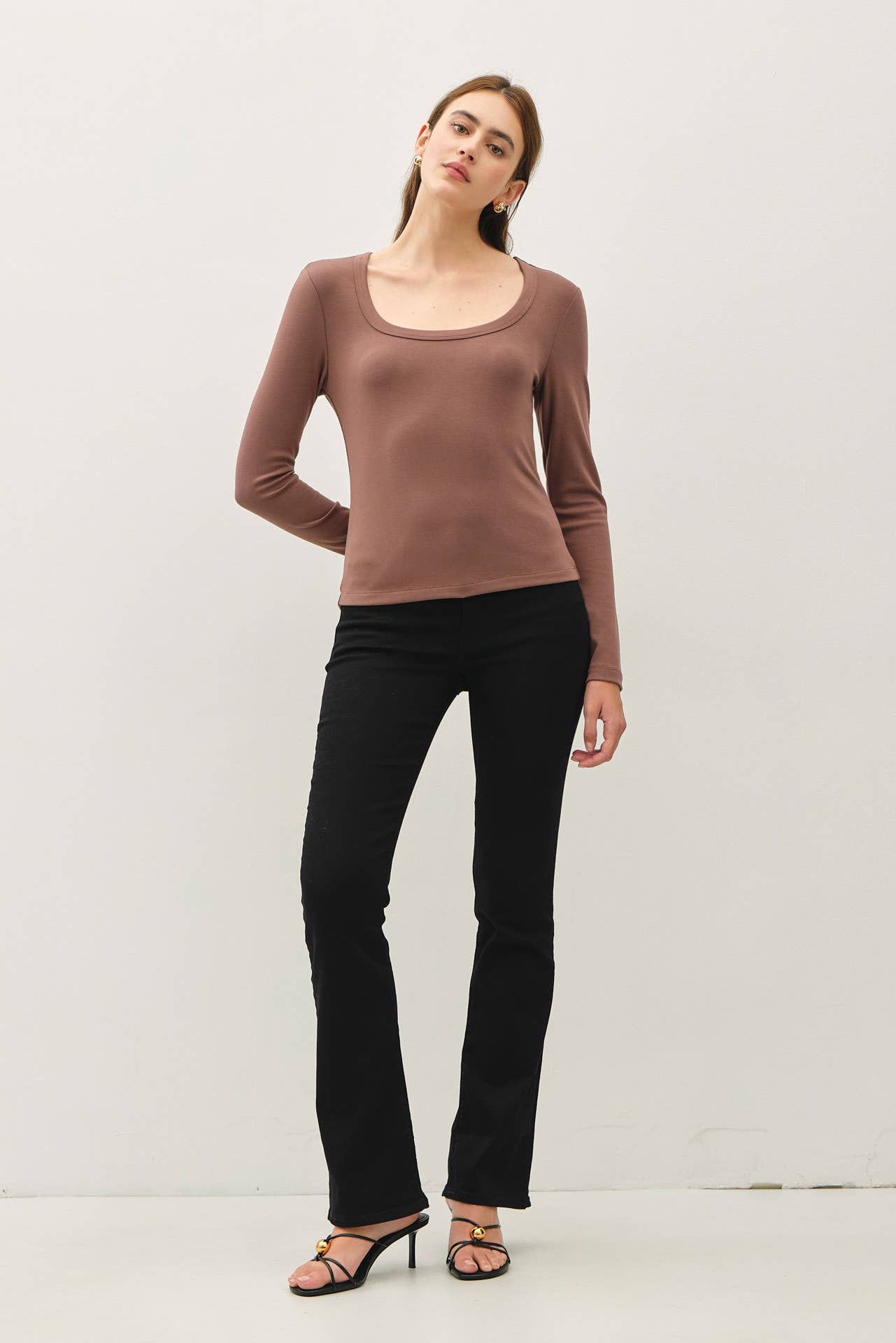 BASIC SCOOP NECK LONG SLEEVE TOP