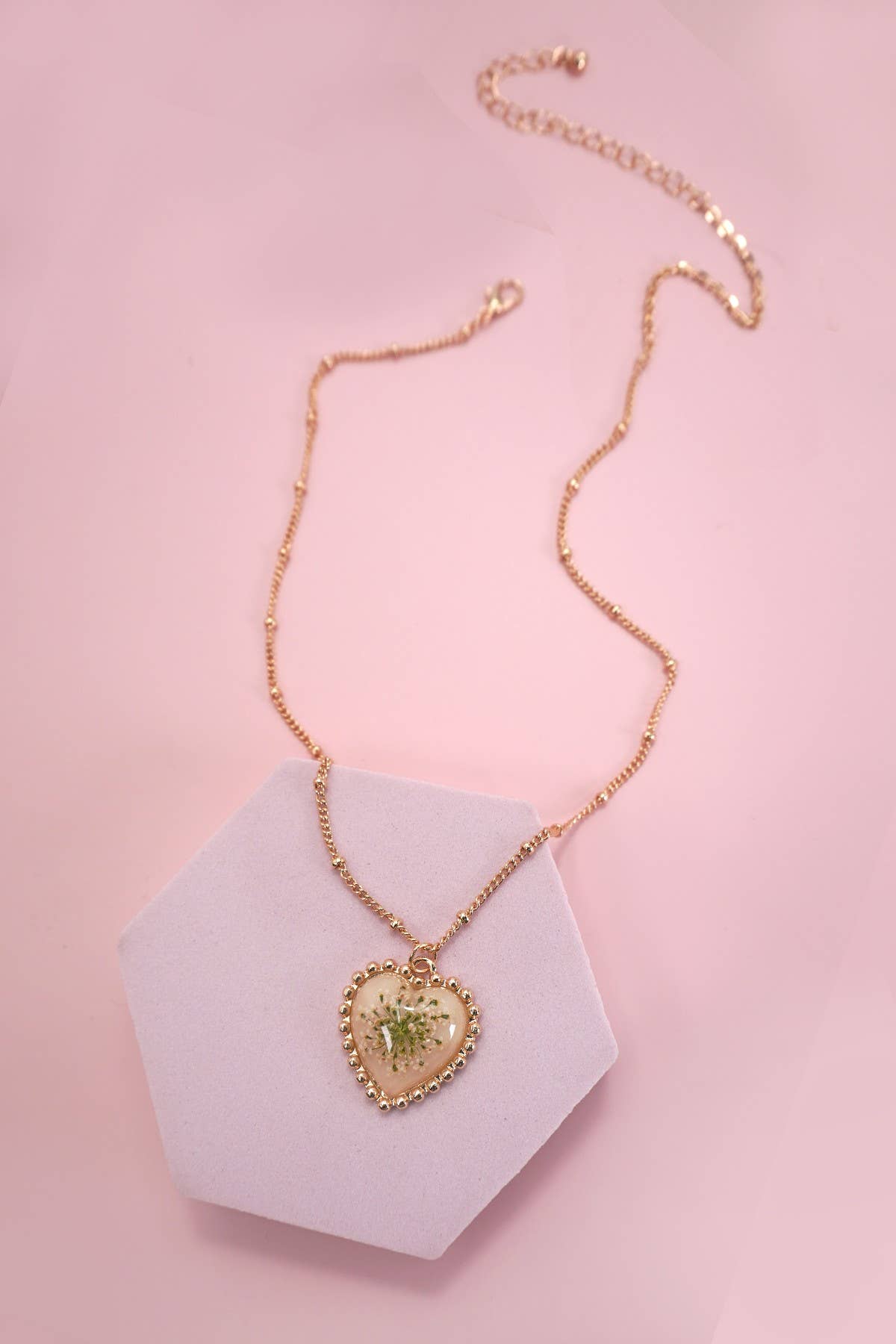 PRESSED FLOWER GOLD HEART NECKLACE | 80N91628