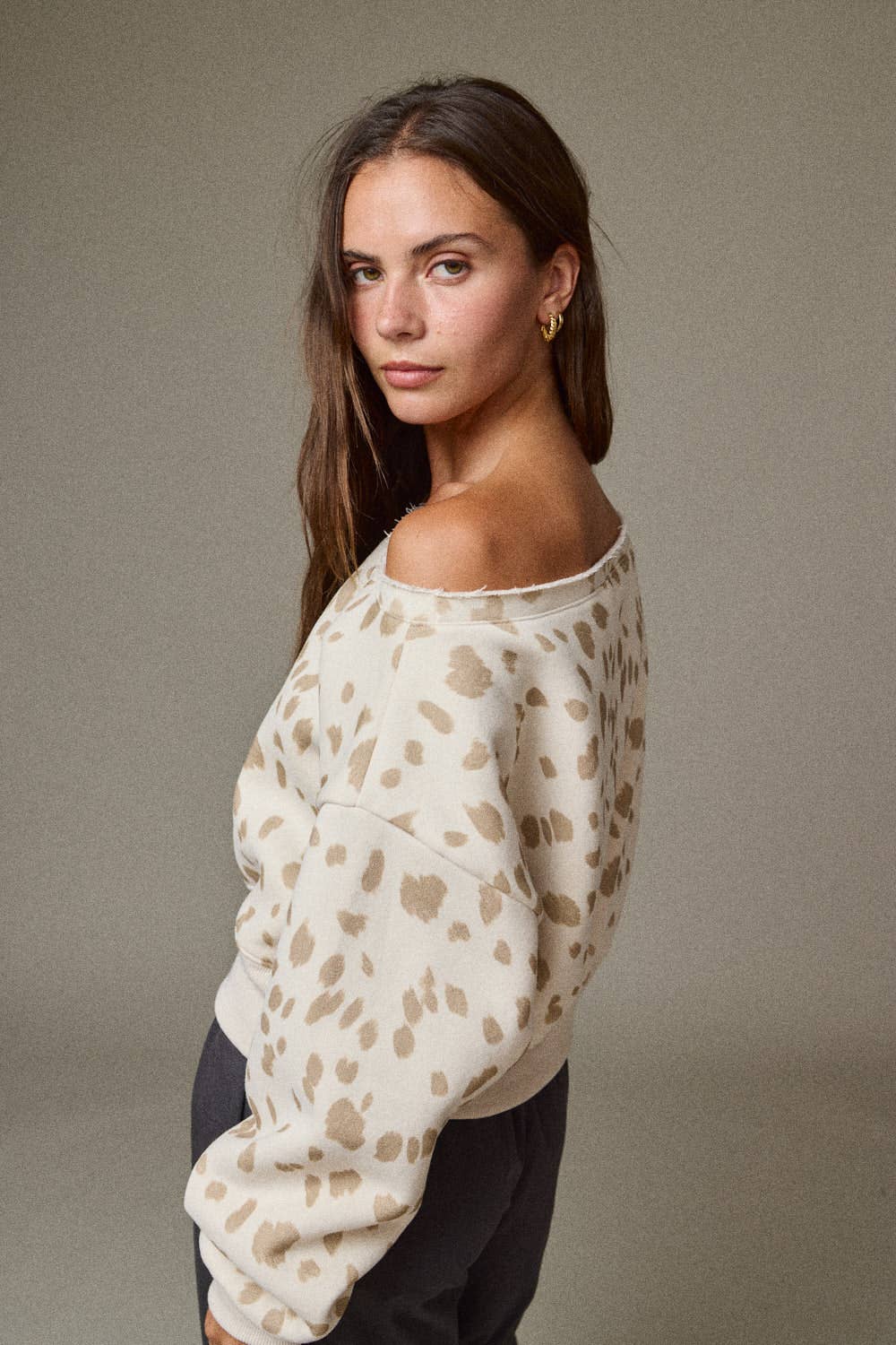 PT17835-3-ANIMAL PRINT BOAT NECK LS TOP
