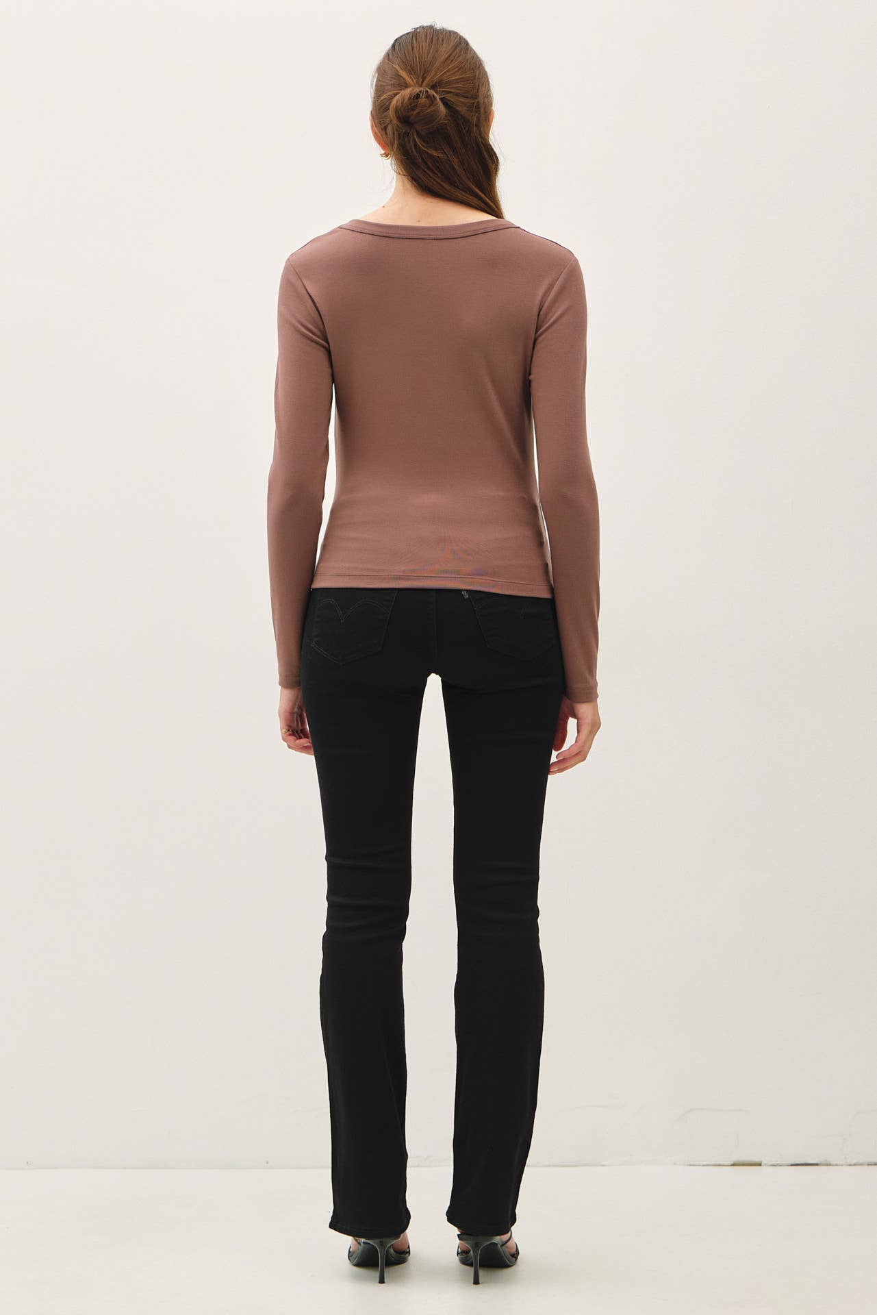 BASIC SCOOP NECK LONG SLEEVE TOP