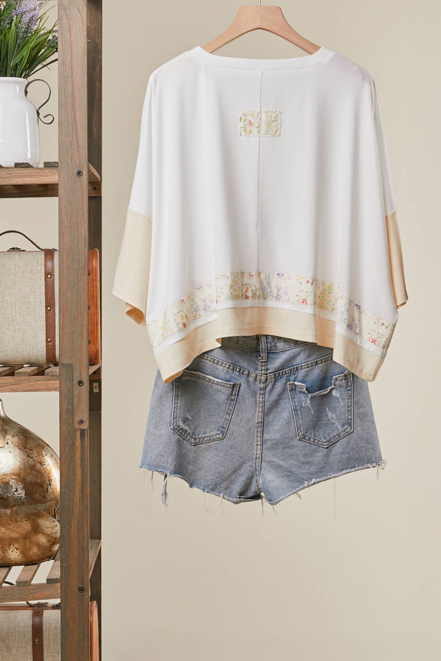 Mello. - LACE EMBROIDERED SHORT SLEEVES ROUND NECK TOP