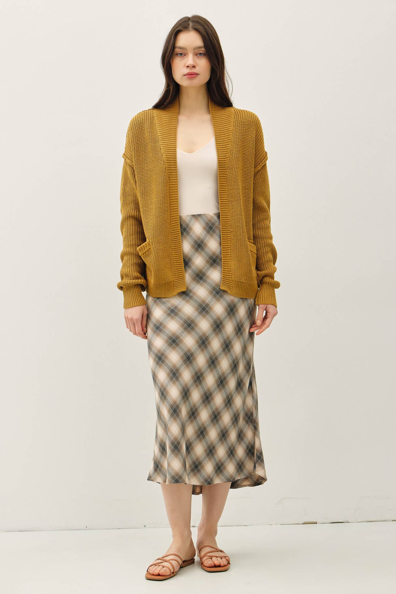 CHUNKY RIBBED KNIT RAW SEAM CARDIGAN