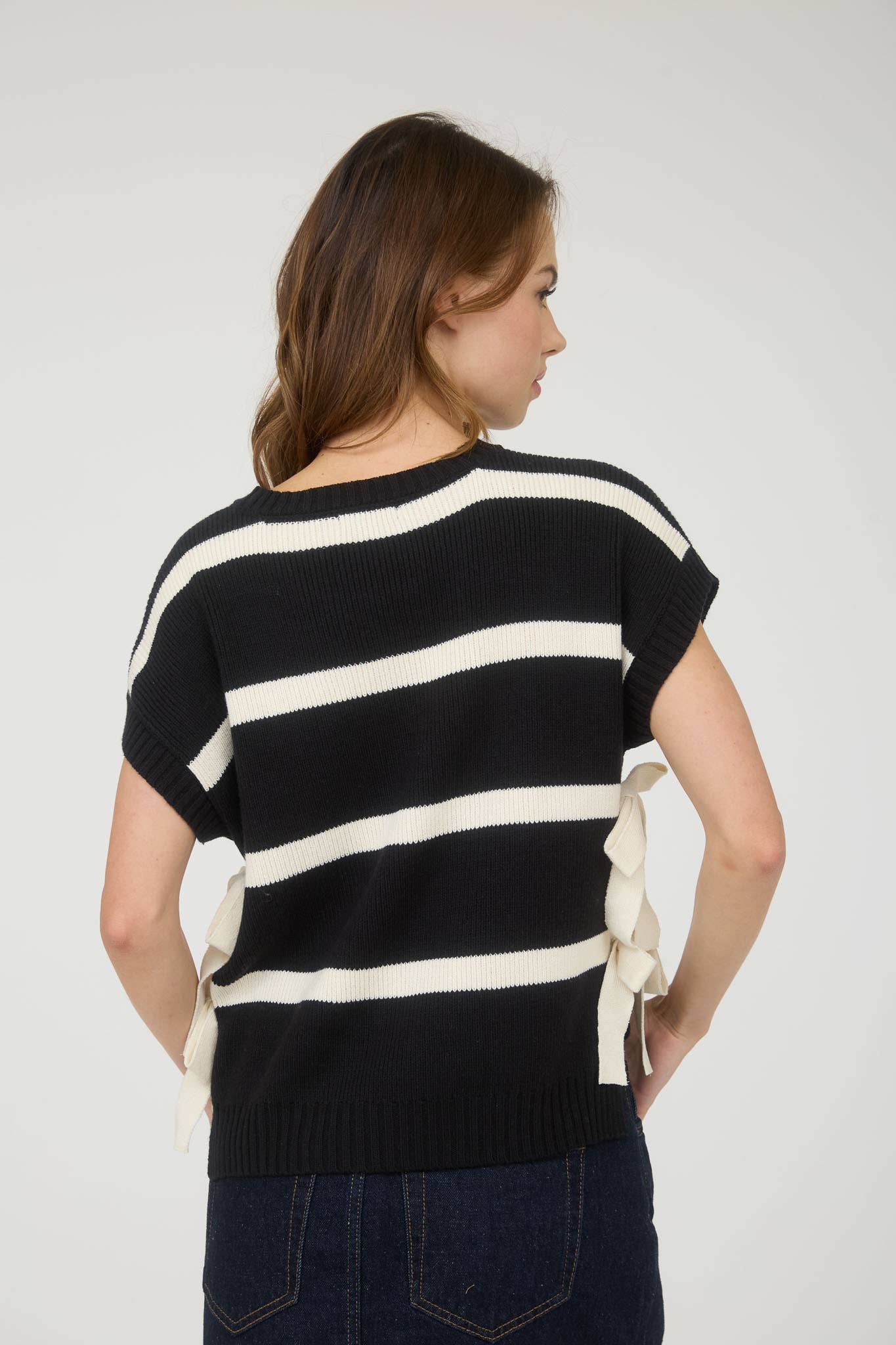 STRIPE SIDE TIE SHORT SLEEVE KNIT SWEATER
