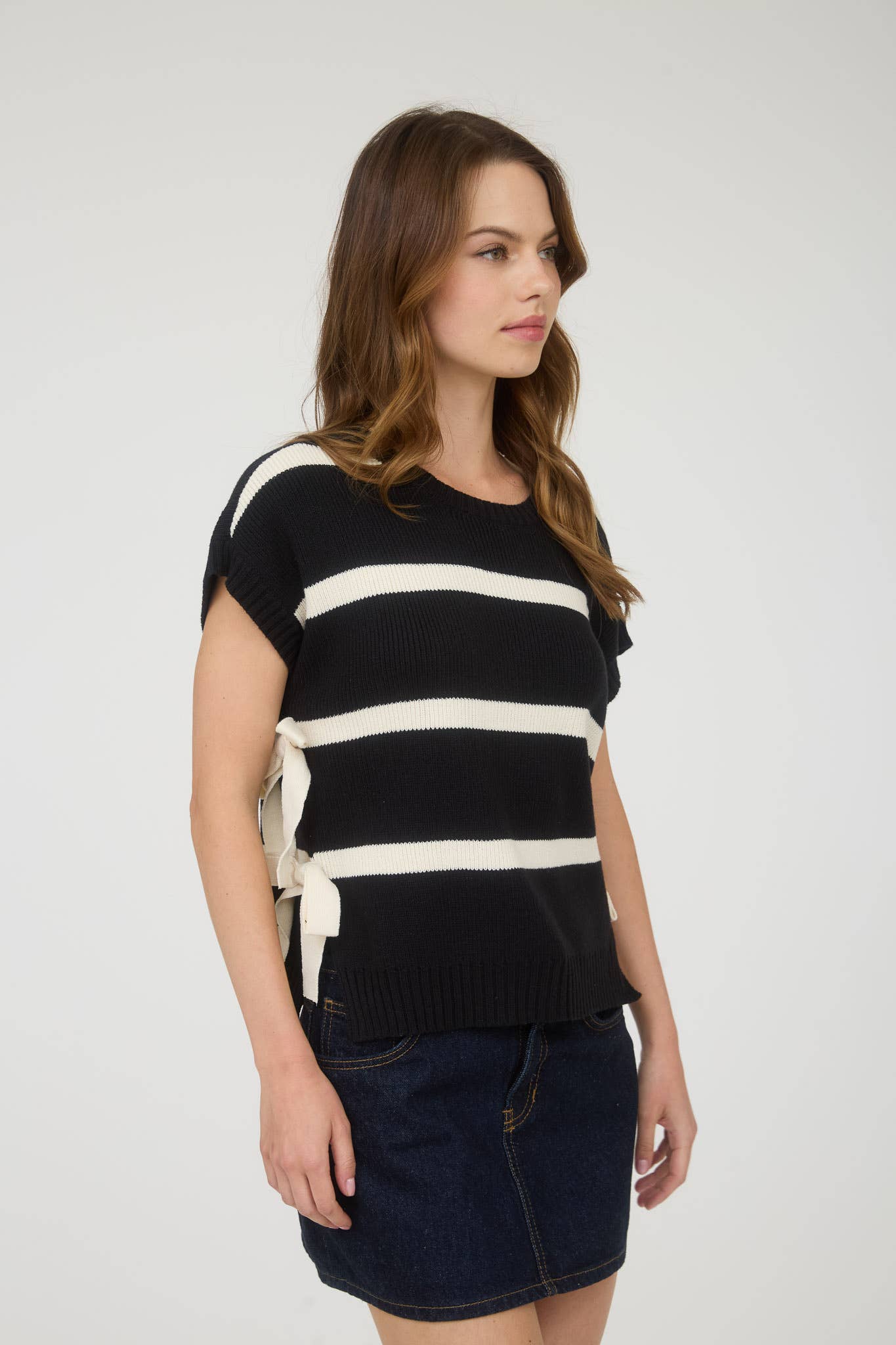 STRIPE SIDE TIE SHORT SLEEVE KNIT SWEATER