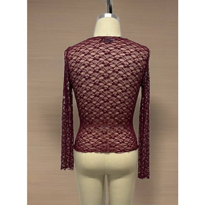 PLUS SIZE LACE FITTED LONG SLEEVE LETTUCE TRIM TOP