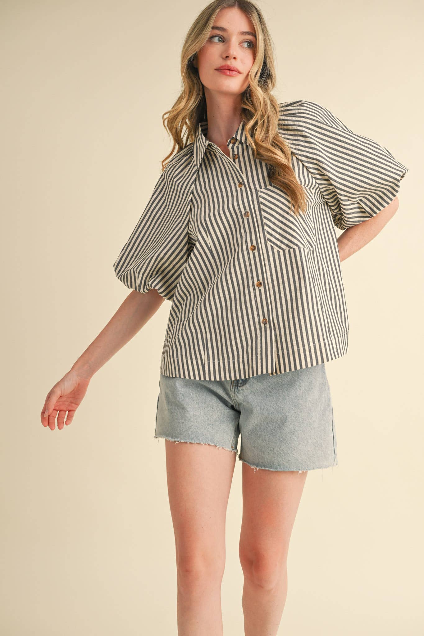 BUBBLE SLEEVE BUTTON DOWN TOP