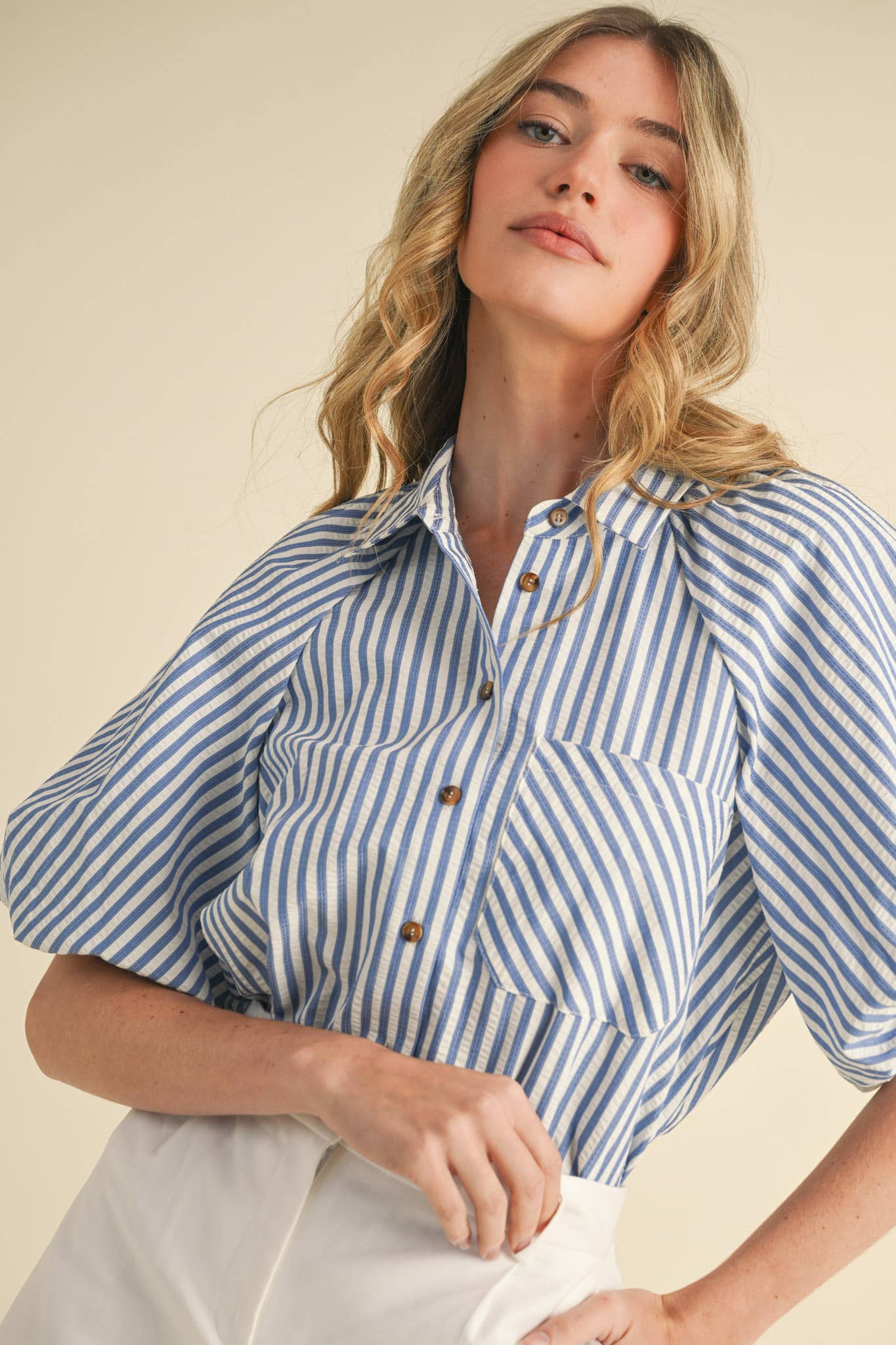 BUBBLE SLEEVE BUTTON DOWN TOP