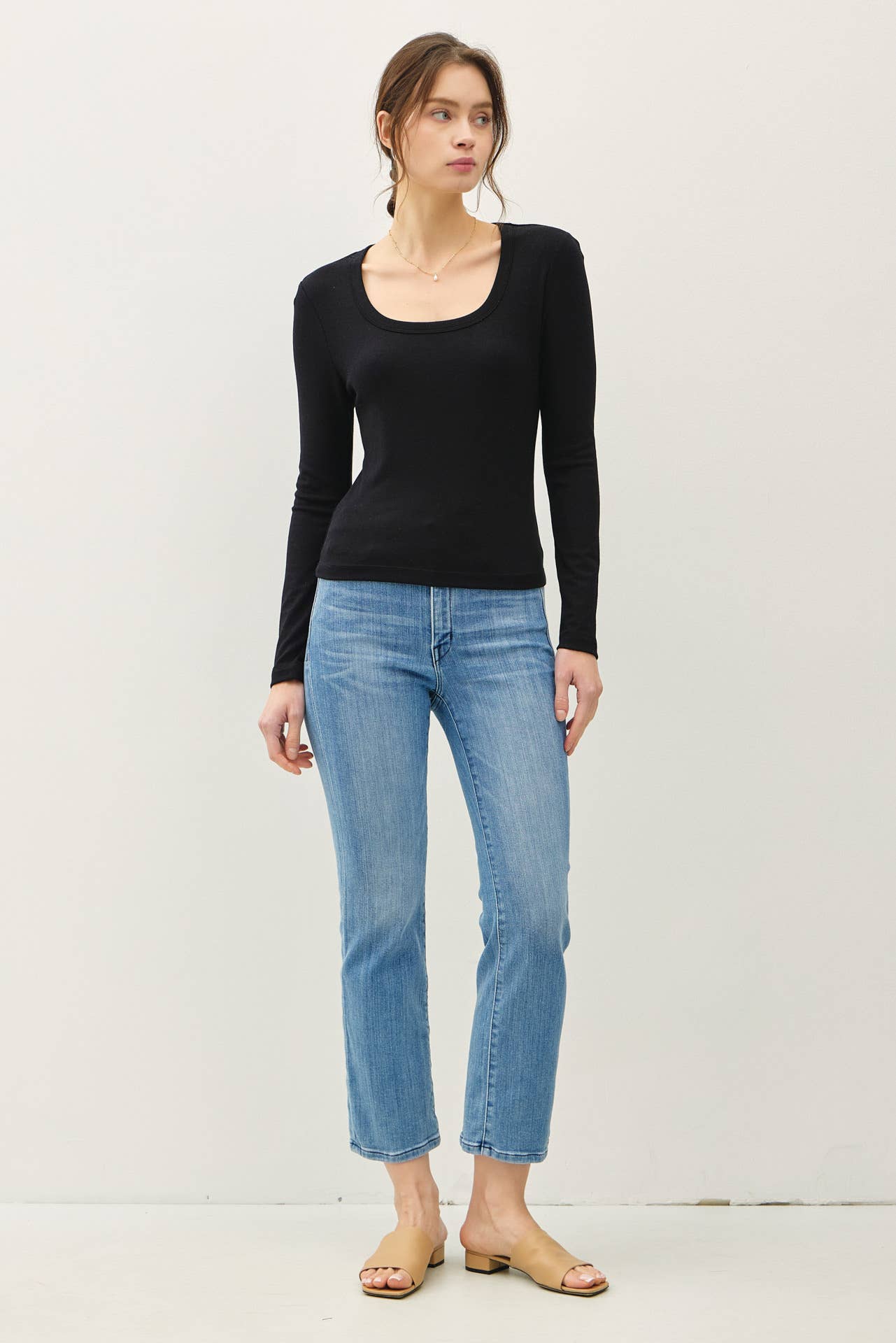 BASIC SCOOP NECK LONG SLEEVE TOP