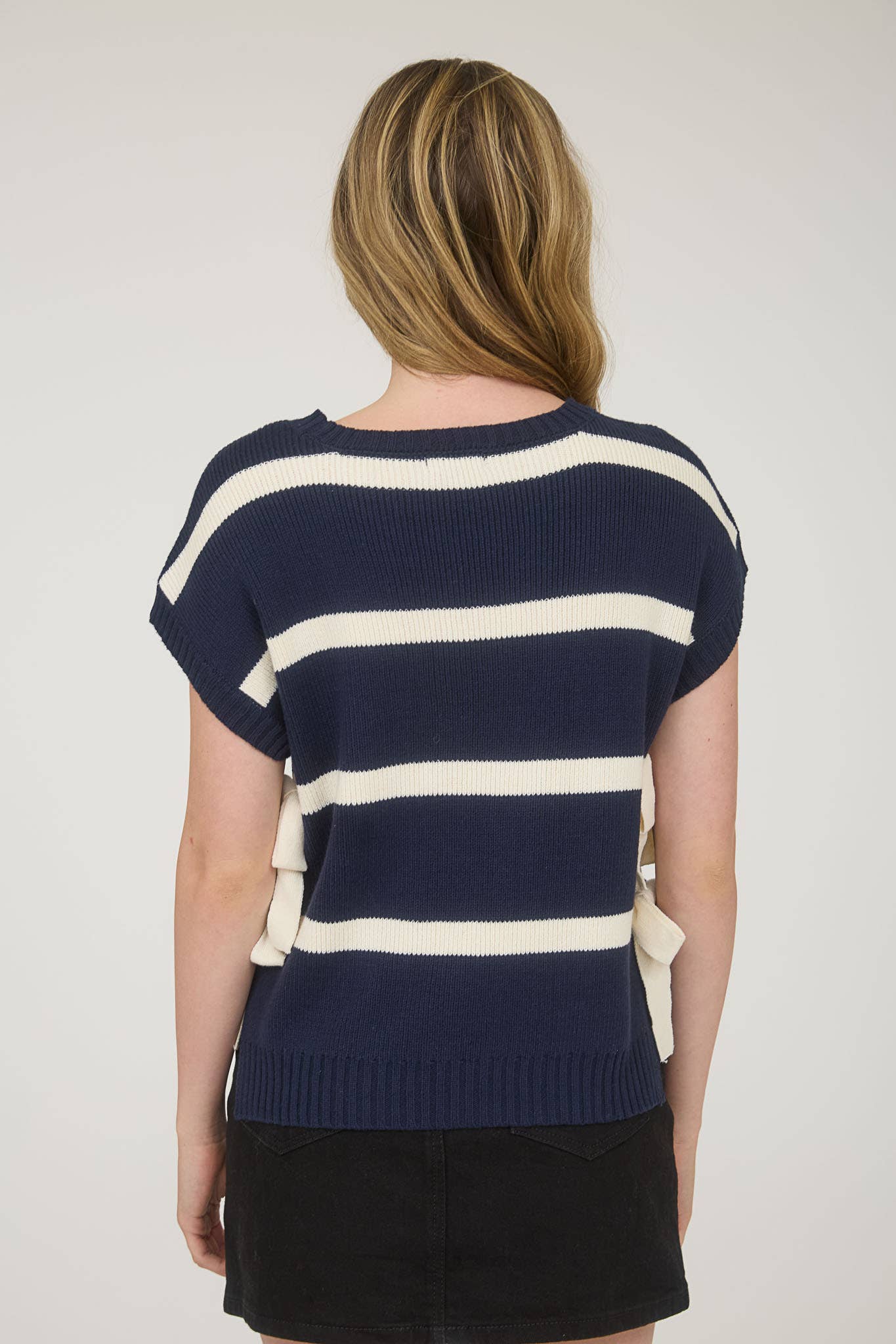 STRIPE SIDE TIE SHORT SLEEVE KNIT SWEATER
