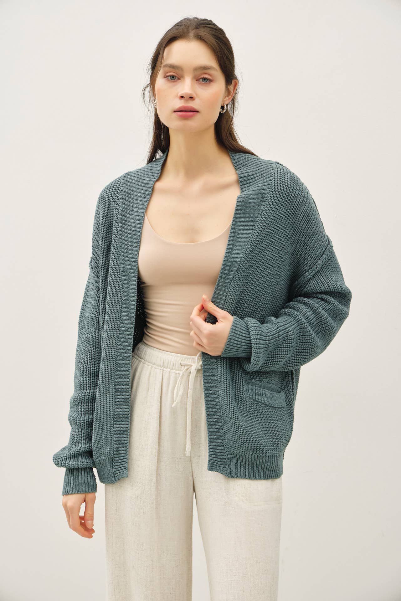 CHUNKY RIBBED KNIT RAW SEAM CARDIGAN