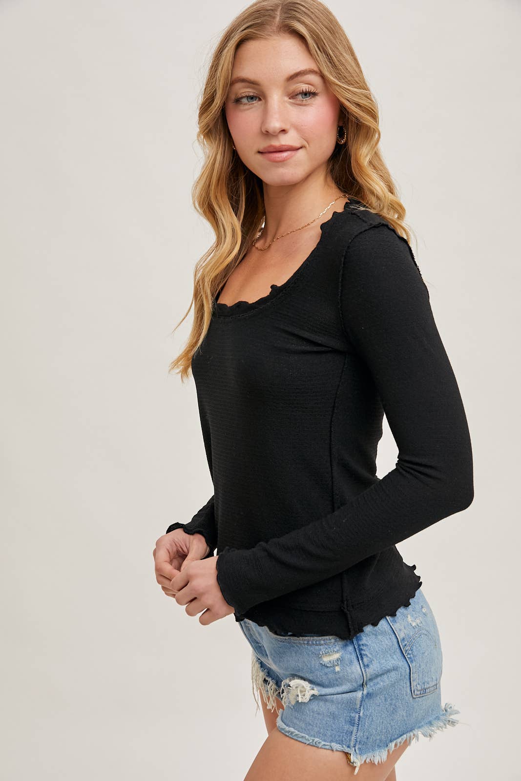 SCOOP NECK EXPOSED SEAM KNIT LONG SLEEVE TOP