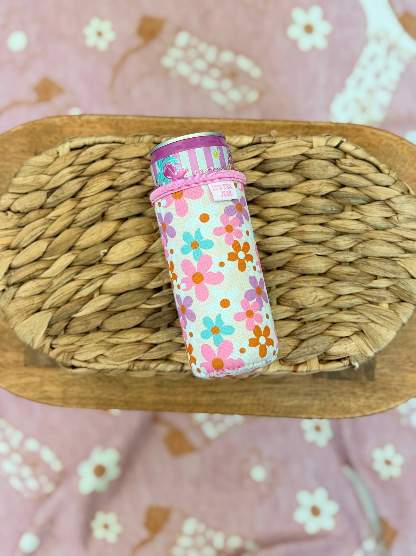 It's Tex Jess - Slim Can Sleeve-Pastel Flower