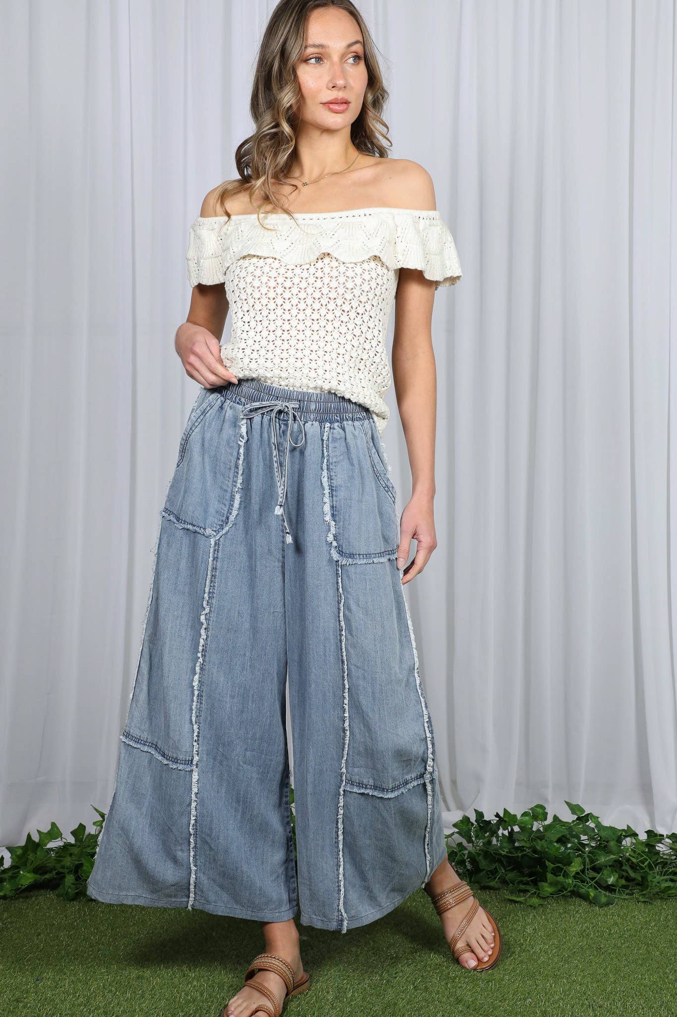 Vine & Love - Washed Casual Denim Wide Leg Elastic Band Crop Pants VP83027