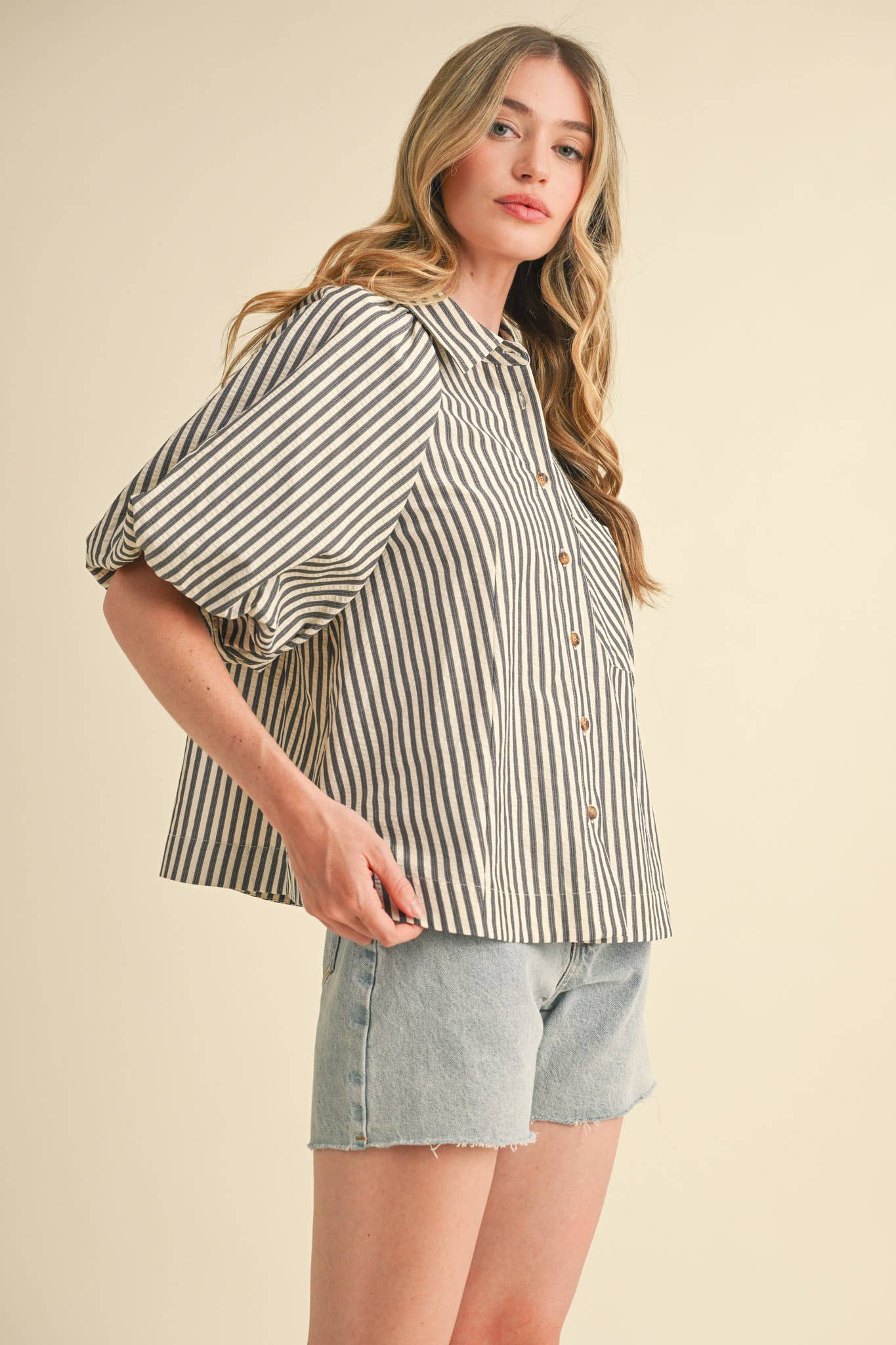 BUBBLE SLEEVE BUTTON DOWN TOP
